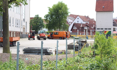 Auf der Baustelle des neuen Edeka-Marktes in Gifhorn laufen die ersten Arbeiten. Foto: Sandra Zecchino