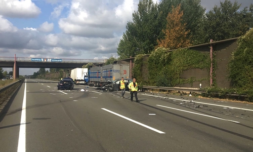 Auf der A2 kam es erneut zu einem heftigen Unfall. Fotos/Video: Aktuell24 (KR)