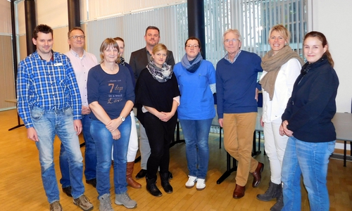 Das Palliativnetzwerk Lehre stellt sich vor: Björn Jüppner (APH), Michael Pape (Die Zwei), Birgit Netwall (APH), Sandra Netwall (Die Zwei), Andreas Busch (BM Gemeinde Lehre), Bianca Usarek und Mandy Schurig (Diakonie), Martin Pohling und Carla Martin (Gemeinschaftspraxis Flechtorf) sowie Julia Kausche (Gleichstellungsbeauftragte Gemeinde Lehre). Foto: Gemeinde Lehre.
