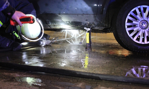 Die Feuerwehr musste zu einem Einsatz an einem Auto. Hierbei mussten sich die Einsatzkräfte über Gaffer ärgern. Fotos: feuerwehr Hohenhameln