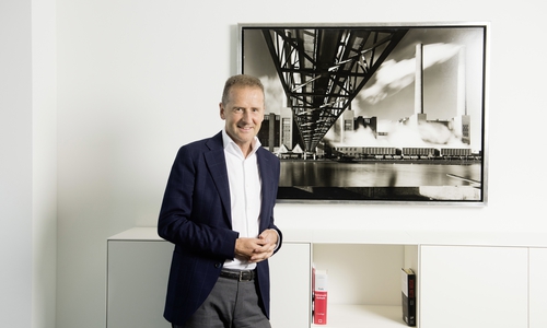 Dr. Herbert Diess prüft, ob Führungskräfte bevorzugt werden, wenn sie bei der IG Metall Mitglied sind. Foto: Volkswagen