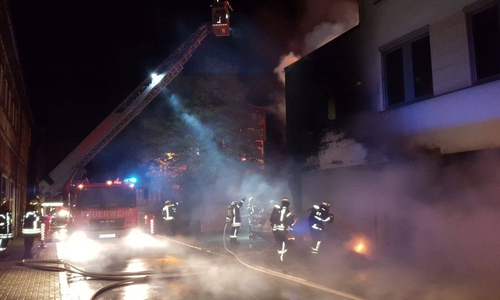 Während eines Pressegesprächs am Freitag gab die Polizei weitere Informationen zur Brandnacht bekannt. Foto: Anke Donner/Nick Wenkel 