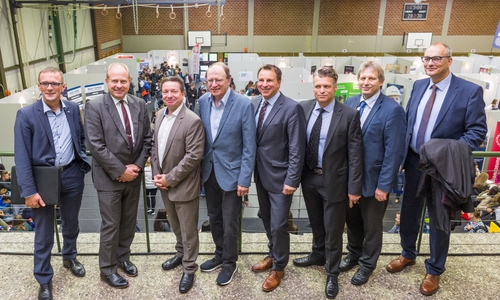 Veranstalter und Förderer der Ausbildungsplatzbörse in Helmstedt: Erik Alemann, Volksbank eG/Förderverein BOHE M E, Gerhard Radeck, Landkreis Helmstedt, Oliver Syring, Allianz für die Region GmbH, Dr. Hans-Rudolf Thieme, Sport-Thieme GmbH, Andreas Kühne, Agentur für Arbeit Helmstedt, Jörg Höbelmann, BBS Helmstedt, Bernd Manthey, Allianz für die Region GmbH und Helmuth Kellner, Volksbank eG Fotos: Allianz für die Region GmbH/Sebastian Petersen