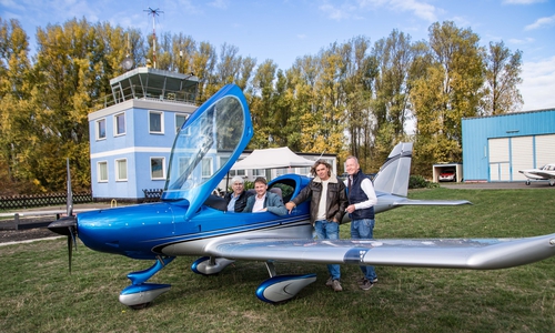 Volkmar Plewa 2. Vorsitzender, Stefan Klein Kuratoriumsmitglied  Konrad-Fonds, Jürgen Grubba 1. Vorsitzender, Hubert Deiters Leiter Flugschule. Fotos: Rudolf Karliczek
