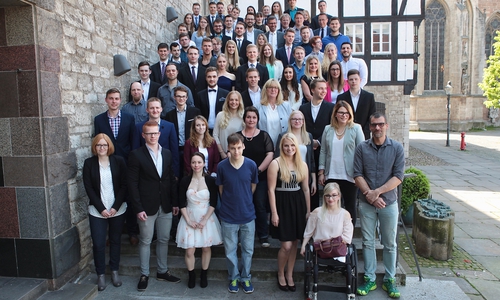 Die Prüfungsbesten Auszubildenden aus dem IHK-Bezirk Braunschweig. Fotos: André Pause