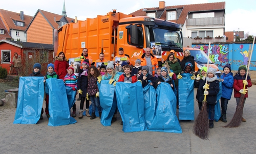 Rund um ihre Grundschule werden die angemeldeten 150 Schülerinnen und Schüler der Grundschule Harztorwall sauber machen. Foto: Marian Hackert