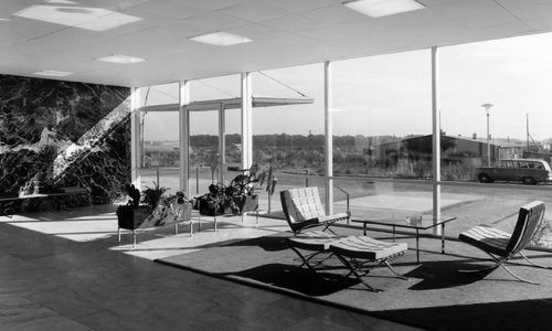 Blick in die Empfangshalle des Billen-Pavillons. Foto: Heinrich Heidersberger, 1961