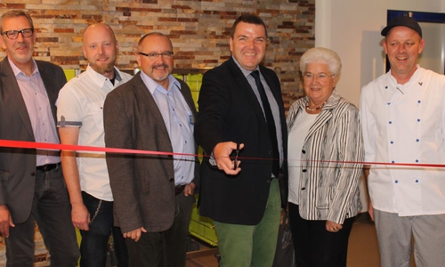 Daniel Schumann (Abteilungsleiter Personal, Organisation, Wirtschaft), Olaf Richter (Betriebsratsvorsitzender), Ralf Harmel (Pflegedirektor), Axel Burghardt (Geschäftsführer), Doris Liefner (Patientenfürsprecherin), Holger Braumann (Stellv. Sachgebietsleiter Küche). Foto: Privat
