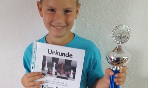 Herzlichen Glückwunsch dem frischgebackenen U8-Bezirksmeister: Nico Rabe. Foto: Verein