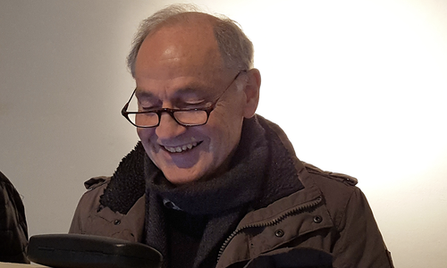 Han Jo liest pünktlich zur fünften Jahreszeit. Foto: Sickter Kulturinitiative