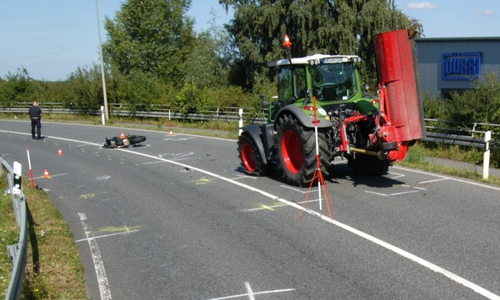 Bei dem Zusammenstoss wurde der 34-Jährige Motorradfahrer lebensgefährlich verletzt. Foto: Polizei Wolfsburg
