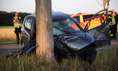 Auf der B1 kam es zu einem schlimmen Verkehrsunfall. Foto: Rudolf Karliczek