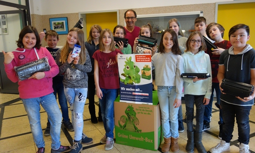 Die Klasse 5.1 mit dem Schulleiter Achim Durwen der Werla-Schule Schladen nimmt ebenfalls an der Umweltaktion teil. Foto: Werla-Schule Schladen
