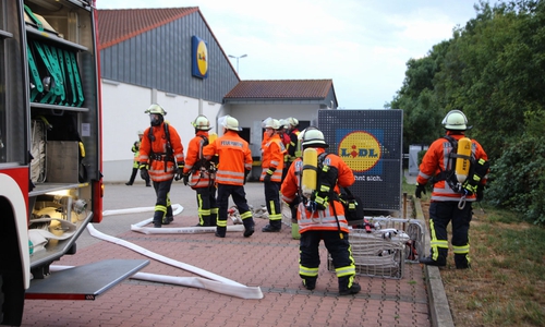 Der Lidl-Markt musste komplett geräumt werden. Fotos: Rudolf Karliczek