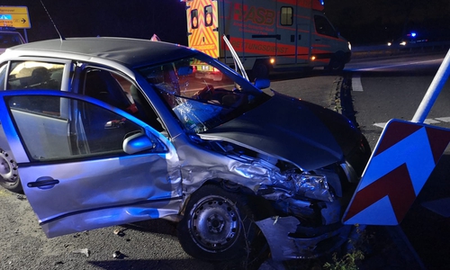 Der Fahrer des Skoda erlitt leichte Verletzungen. Sein Beifahrer jedoch wurde schwer verletzt und musste in ein Klinikum in Peine gebracht werden. Fotos: aktuell24(kr) 
