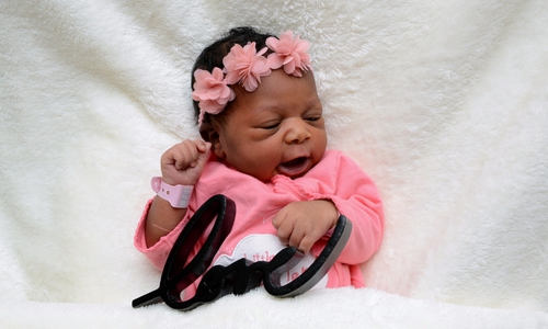 Willkommen Ashley Abidé Edem Ahiagba. Foto: babysmile24.de