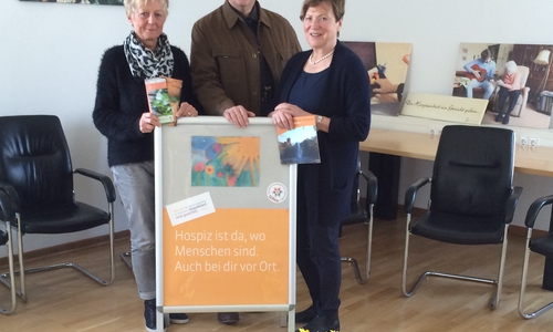 Frank Oesterhelweg informierte sich über bei den Vorsitzenden Rosemarie Heuer (links) und Dagmar Ammon über die wichtige Arbeit des Hospizvereins Wolfenbüttel e. V.. Foto: CDU