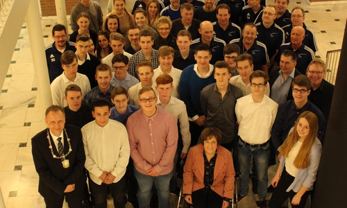 Insgesamt wurden fünf Einzelleistungen und vier Mannschaften ausgezeichnet. Foto: Frederick Becker