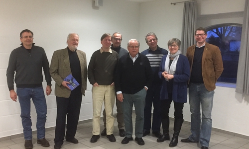Die „Wortmaler“ Thomas Meyer, John W. Dorsch, Volker Wendt, Uwe Brackmann, Kirsten Döbler mit Bürgermeister Marco Kelb. Foto: Privat
