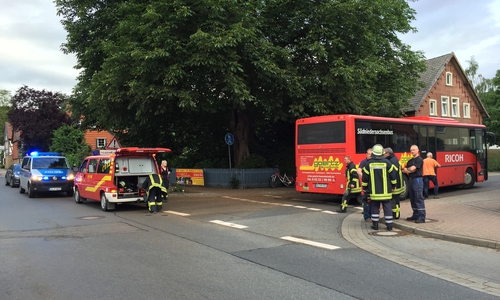 Am Mittwochmorgen wurde in Liebenburg ein Mädchen von einem Schulbus erfasst. Fotos: Anke Donner