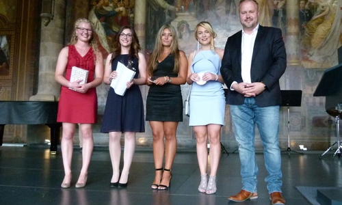 Carla Debbeler (von links), Olivia Zakrzewski, Regina Falk, Carina Burghart, Sascha Göritz. Foto: Eike Hulsch 