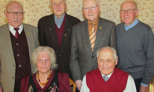 Im Bild die Wolfenbütteler mit dem Kreisvorsitzenden. Vord. Reihe Brunhilde Schöllecke und Hans Maidorn, dahinter v.li. Dieter Lorenz, Georg Hattwig, Fritz Folger und Gerhard Neumann. Foto: Lorenz 