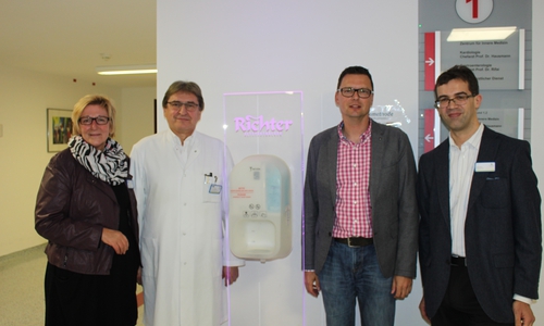 Hygienefachkraft Iris Frenkel, Chefarzt Professor Dr. Heinrich Keck, Carsten Richter, Inhaber der Altstadtbäckerei Richter und Hygienefachkraft Jens Geffers, Foto: Jan Borner
