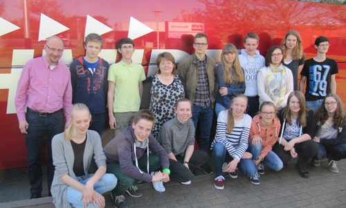 15 junge Cellistinnen und Cellisten in Cachan. Foto: Privat