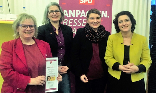 Jutta Wegerich, stellv. ASF Bezirksvorsitzende, Stadtbezirksratsmitglied ; Angelica Schieder, IG Metall; Simone Wilimzig-Wilke, ASF Bezirksvorsitzende u. Ratsfrau und Bundestagsabgeordnete Dr. Carola Reimann, stellv. Vorsitzende der SPD Bundestagsfraktion (v. li.). Foto: SPD