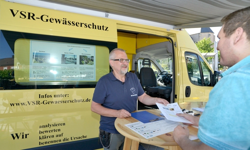 Helmstedter Brunnenbestzer konnten am Labor-Mobil des VSR-Gewässerschutz e.V. ihr Grundwasser analysieren lassen. Foto: VSR-Gewässerschutz e.V. 