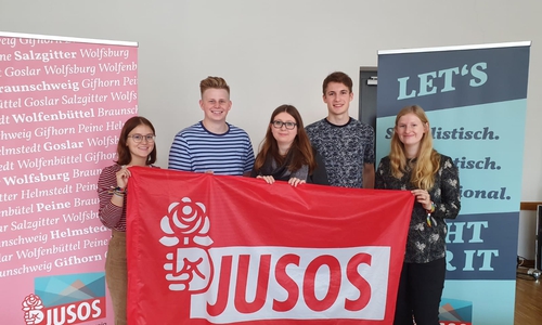 Von links: Marit Wesemann aus Helmstedt, Tobias Späth aus Salzgitter, Jana Kurz aus Braunschweig, Matthias Luther aus Braunschweig, Katrin Beste aus Gifhorn. Foto: Jusos