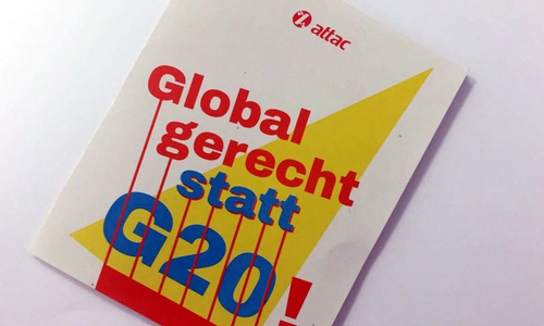 Alfred Hartung, Sprecher der attac Gruppe Wolfsburg, ruft zur Teilnahme auf. Foto: Sandra Zecchino