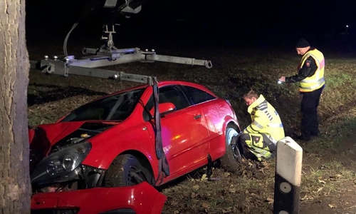Trotz des Schadensbildes verletzte sich der Fahrer nicht. Foto: Polizei