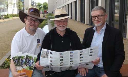 Pilgerwege in der Region Braunschweig-Wolfsburg: Thomas Dahms, Dieter Prüschenk und Jörg Munzel stellen die neue Freizeitkarte vor. Foto: Allianz für die Region GmbH/Susanne Hübner