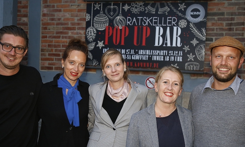 Jarek Kasperczyk mit Nina Heptner, Mitarbeiterin Jennifer Weinert sowie Peggy und Sven Siegmund. Fotos: Stadt Wolfenbüttel