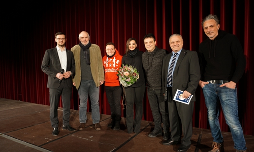 Feiern die Deutschlandpremiere von Finalmente Sposi (v.l.): Jan-Hendrik Klamt (Prokurist der WMG), Ralf Christians (Geschäftsführer Delphin-Palast), Hauptdarsteller Monica Lima, Enzo Iuppariello und Ceru Ceruti sowie WMG-Aufsichtsratsmitglied Francescantonio Garippo und Emmanuele Pinto (Produktionsfirma Filmburg). Foto: Wolfsburg Wirtschaft und Marketing GmbH