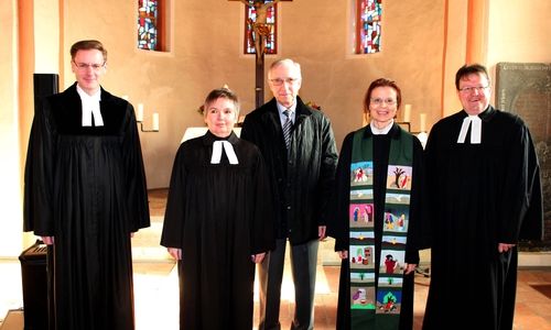 In der Roklumer Kirche von links: Jens- Christian Corvinus, Annette Sieg, Hans-Werner Jeffe, Sabine Sander und Sebastian Maurer. Fotos und Text: Bernd-Uwe Meyer