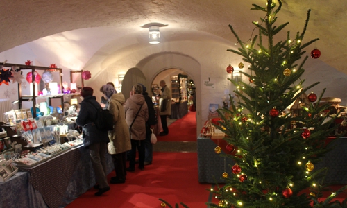 Neben anderen Veranstaltungen öffnet morgen auch der Adventsmarkt in der Kommisse wieder seine Tore. Foto: Jan Borner
