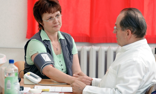 Blutdruckmessung-vor-Blutspende, Symbolfoto: DRK