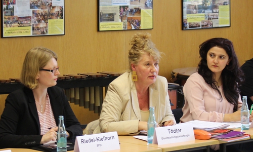 Die Gleichstellungsbeauftragte des Landkreises Peine, Silke Tödter, gab einen umfangreichen Einblick in das Thema. Fotos: Marian Hackert