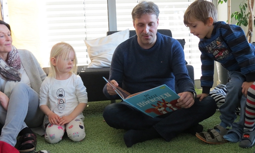 Stadtrat Thorsten Drahn war einer der Vorleser am Freitag. Foto: Kindertagessstätte „Varietà“