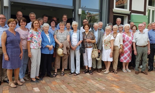 Die Besucher des Schöninger Verein im Gärtnermuseum

Foto: privat