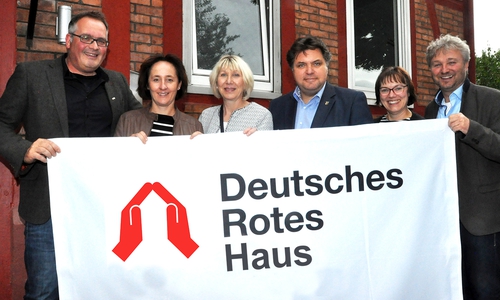 Thomas Stoch (von links), Manja Puschnerus, Sabine Walter, Einrichtungsleiterin Marion Mai, Uwe Schäfer und Uwe Rump-Kahl freuten sich über die gemeinsame Leistung in der Einrichtung LEO. Foto: DRK