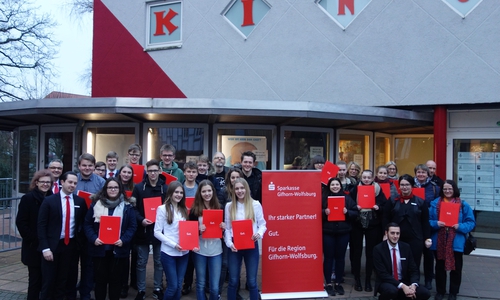 Die glücklichen Gewinner des Planspiel Börse. Foto: Sparkasse Gifhorn-Wolfsburg