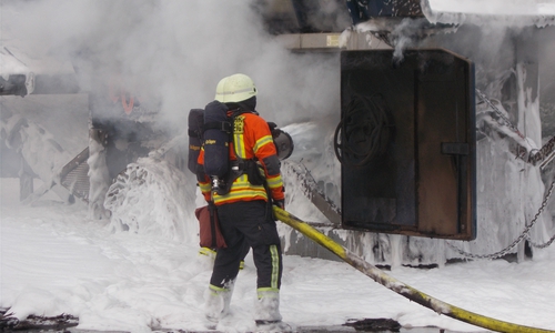 Die Feuerwehrleute konnten in der Schredderanlage schlimmeres verhindern.

Foto: Feuerwehr Braunschweig
