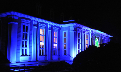 Illuminierte Gebäude, hier die Aula Academica, sind ein Markenzweichen der Langen Nacht der Wissenschaft. Foto: TU Clausthal