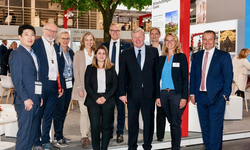 Vertreter aus dem Kreis der Finanzierungspartner mit Wirtschaftsminister Dr. Althusmann auf der Expo Real 2019. Von links: Xiaochen Fu (Erbprinzentanne GmbH), Volker Taube (Erbprinzentanne GmbH), Rosemarie Walter (Stadt Goslar), Angelika Lucht (Stadt Seesen), Jean-Marie Jüptner (WiReGo), Jobst Junicke (Junicke & Co. OHG), Dr. Bernd Althusmann, Anja Blümel (WiReGo), Sandra Bogisch (Stadt Goslar) und Andreas Wobst (Volksbank eG). Foto: WiReGo
