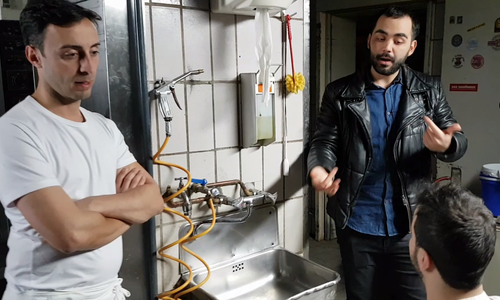  In der Tragikkomödie geht es um Trauer, Freude und Fladenbrot. Fotos: Hüseyin Albayrak