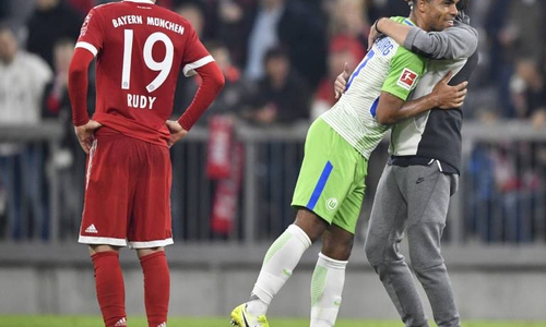 VfL-Coach Martin Schmidt wechselte den Punkt mit Daniel Didavi ein. Foto: imago/Michael Weber
