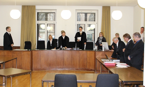 Am Mittwoch wurde der Prozess gegen eine Mann fortgeführt, der im Verdacht steht, seine Frau erstochen zu haben. Foto: Anke Donner